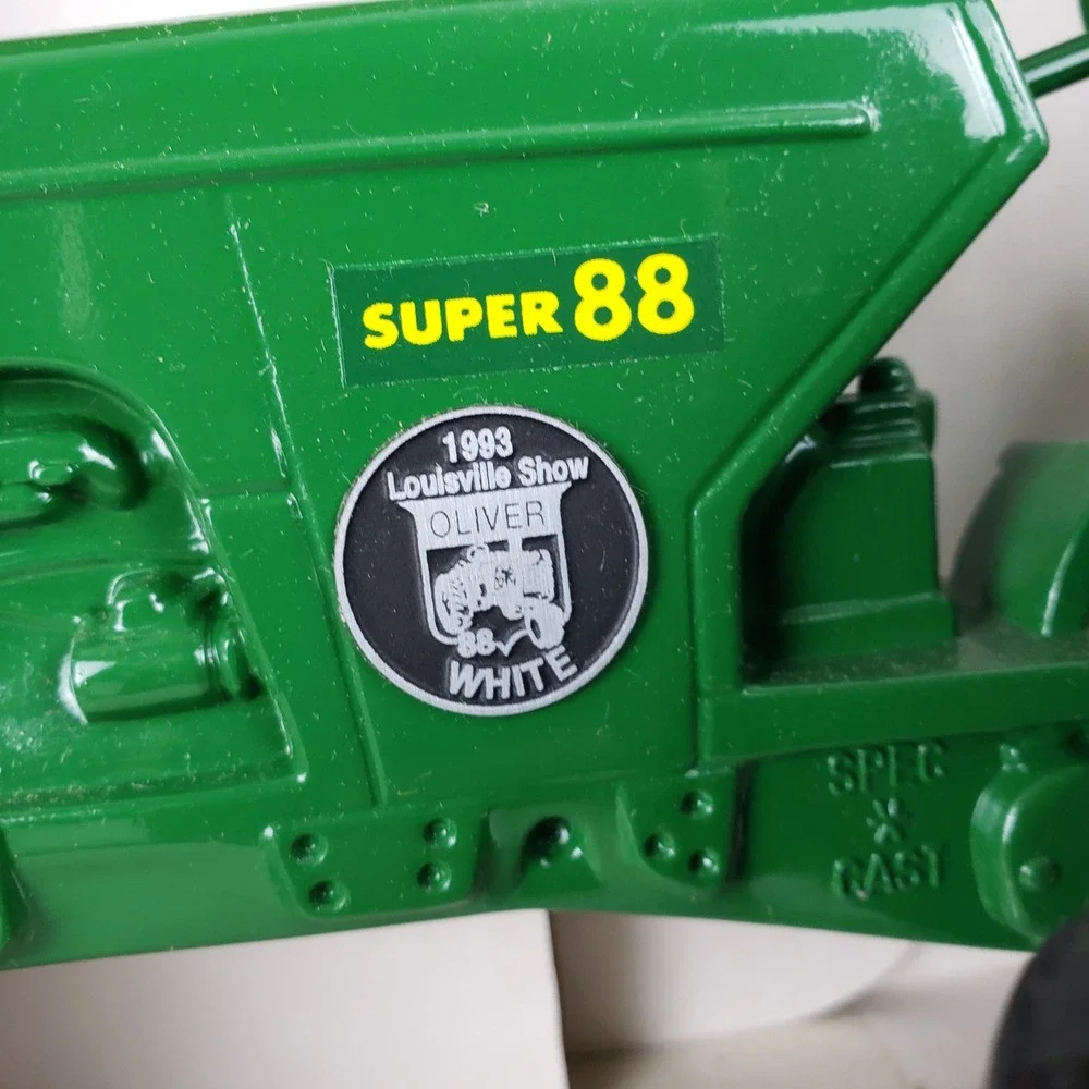 Spec-Cast Oliver Super 88 1/16 Die-Cast Tractor 1993 Louisville Show SCW 030